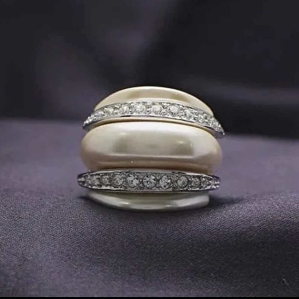 KENNETH JAY LANE Crystal Resin Cream Silver Basilica Ring QVC SOLD OUT $99